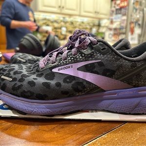 Used in good condition. Purple and black cheetah print.